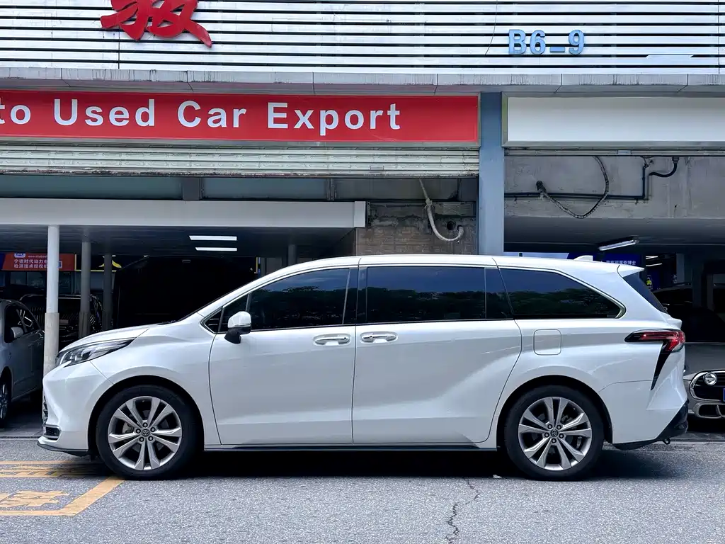 Toyota Sienna — миниатюра 3