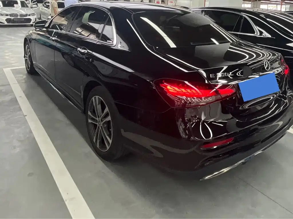 Mercedes-Benz E-Class — миниатюра 12