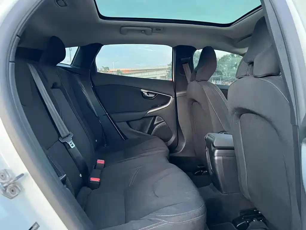 Volvo V40 — миниатюра 5