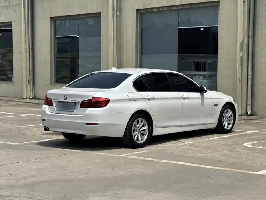 BMW 5 Series — миниатюра 9
