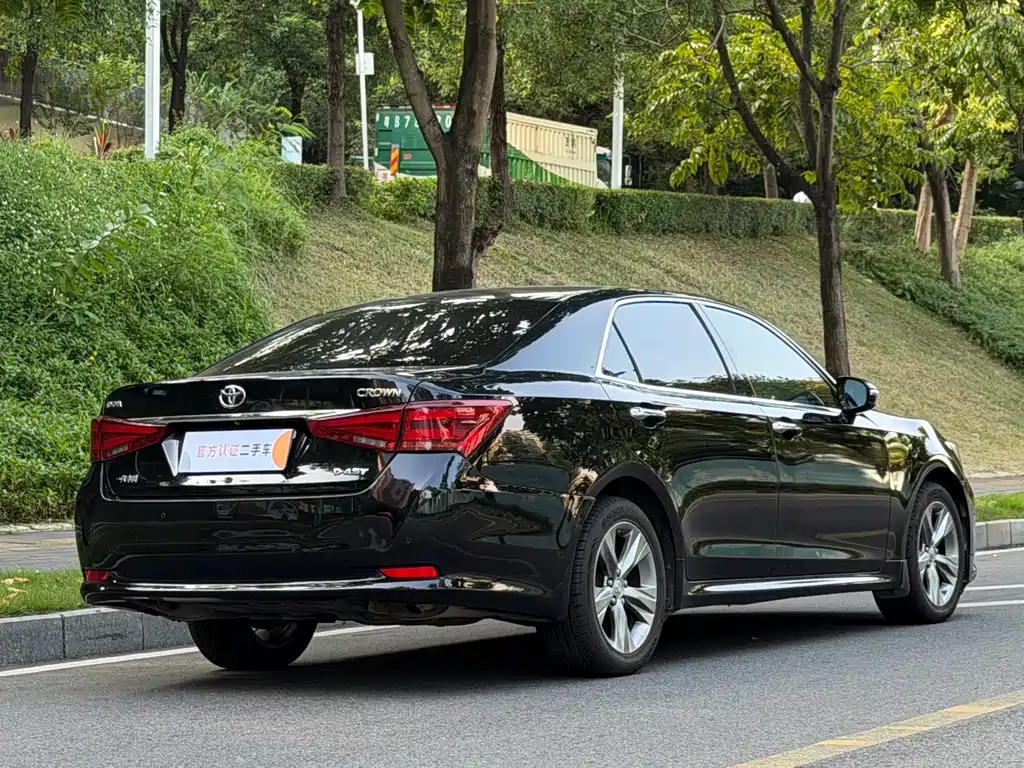 Toyota Crown — миниатюра 7