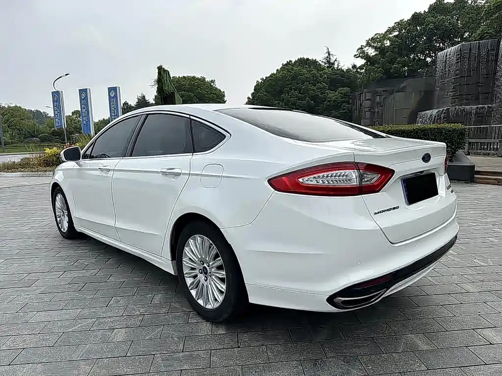 Ford Mondeo — миниатюра 7