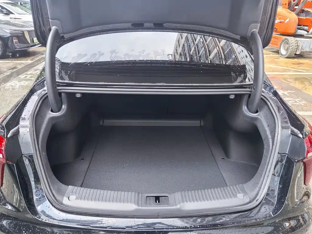 Hongqi Hongqi H5 — миниатюра 11