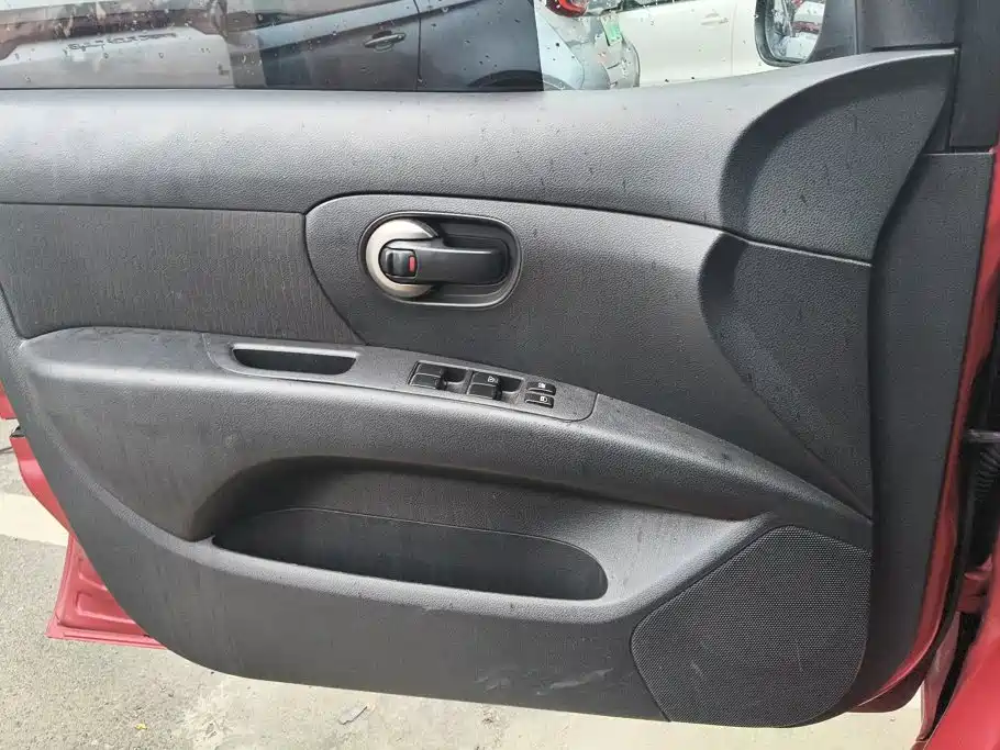 Nissan Livina — миниатюра 7