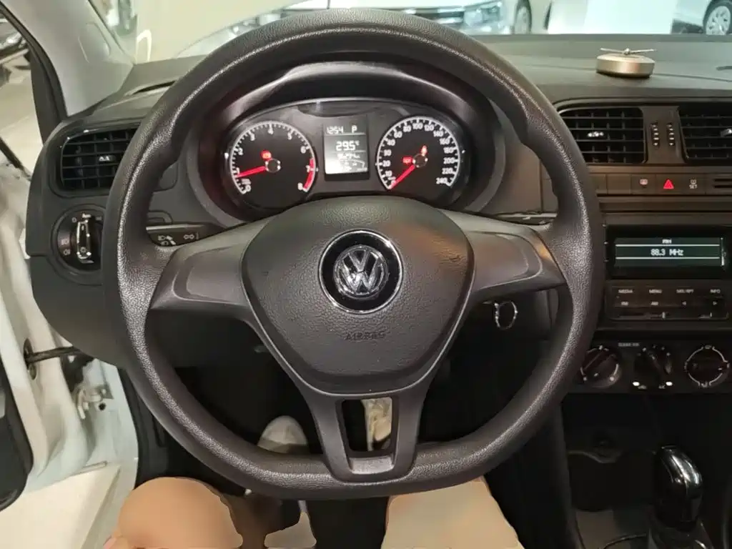 Volkswagen Polo — миниатюра 11
