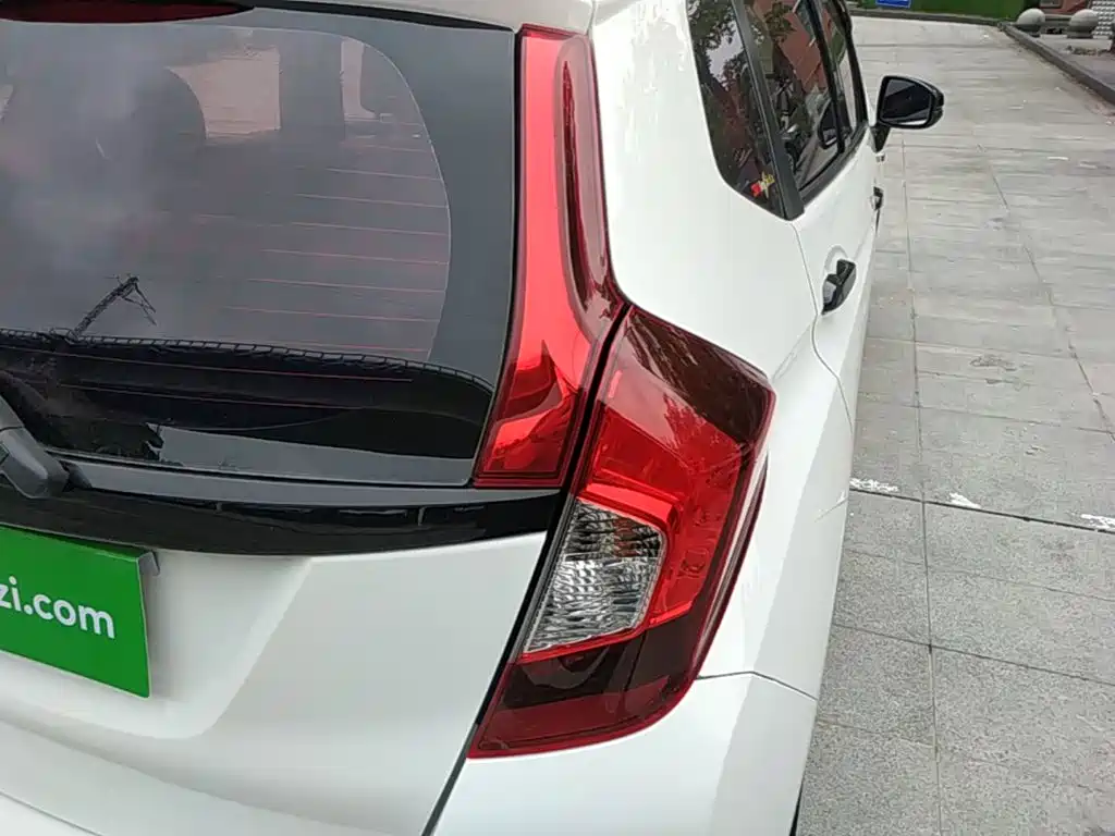 Honda Fit — миниатюра 8