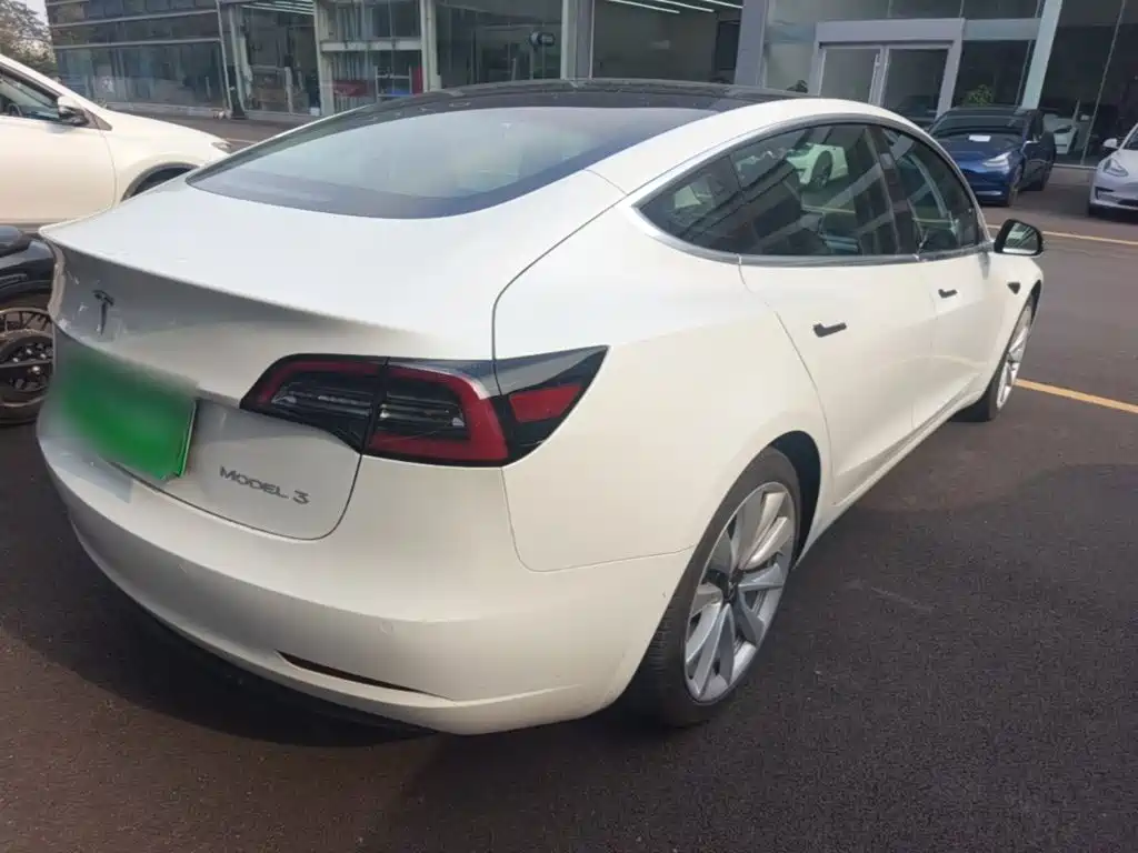Tesla Model 3 — миниатюра 7