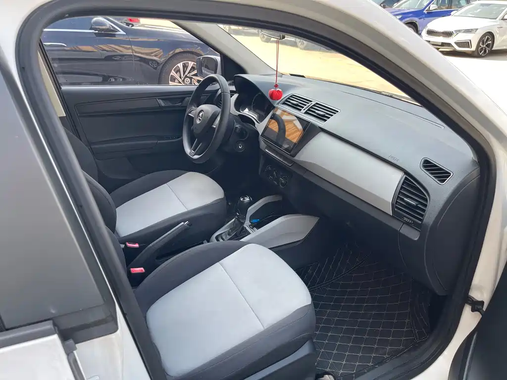 Skoda Fabia — миниатюра 8