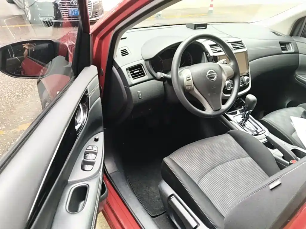Nissan Tiida — миниатюра 16