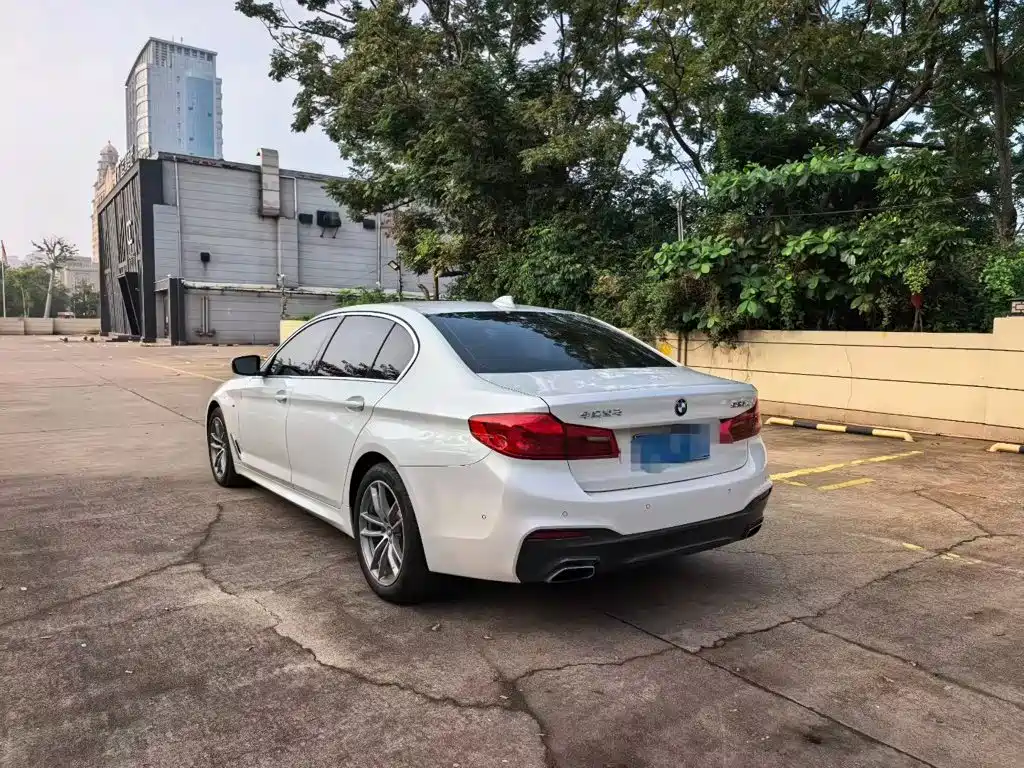 BMW 5 Series — миниатюра 3
