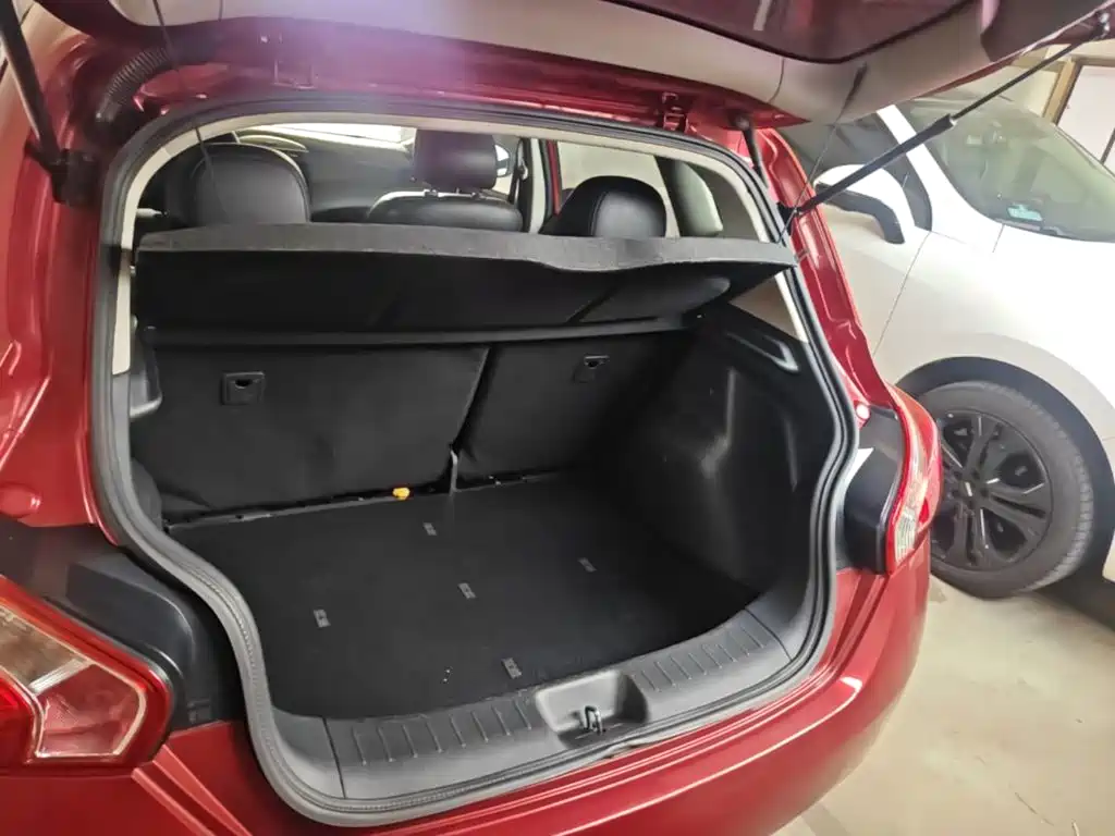 Nissan Tiida — миниатюра 19