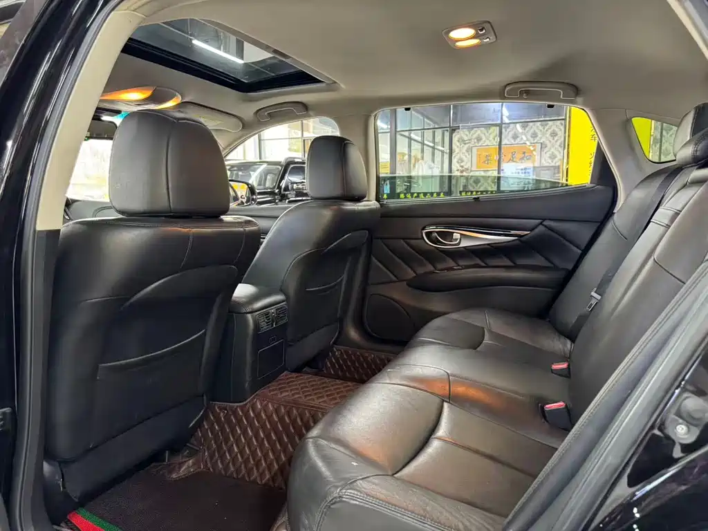Infiniti Q70 — миниатюра 7