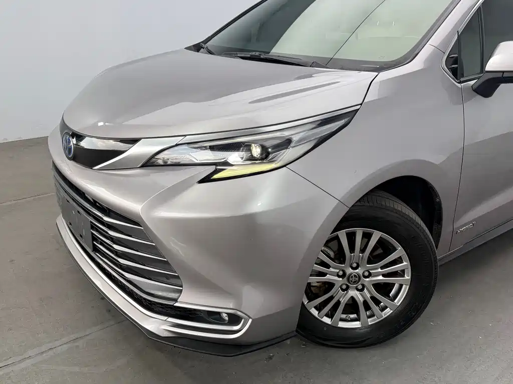 Toyota Sienna — миниатюра 11