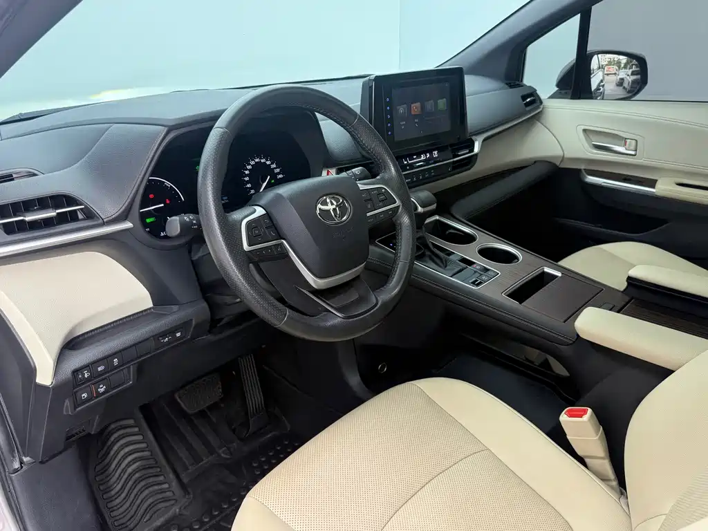 Toyota Sienna — миниатюра 14