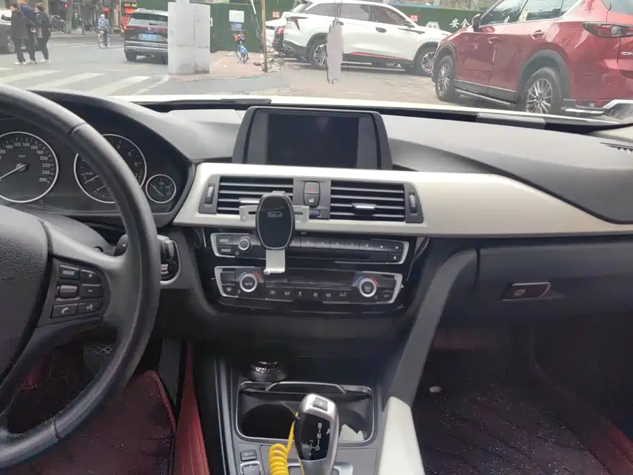 BMW 3 Series — миниатюра 13