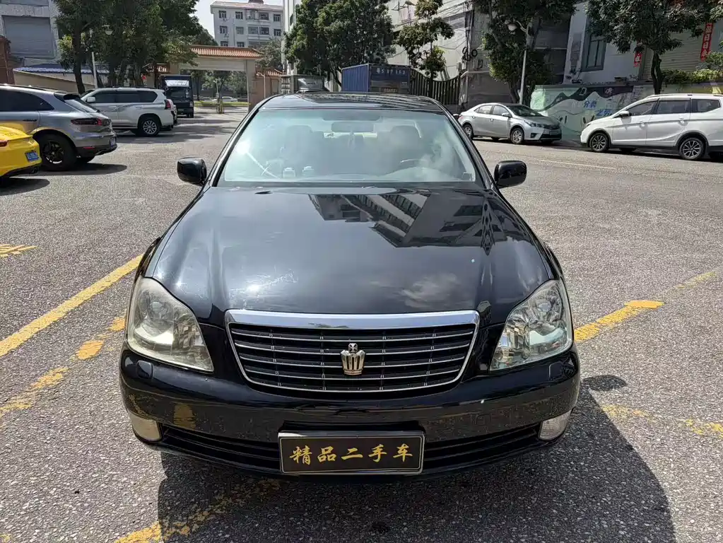 Toyota Crown — миниатюра 2