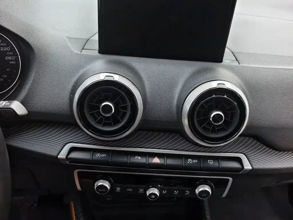 Audi Q2L — миниатюра 15