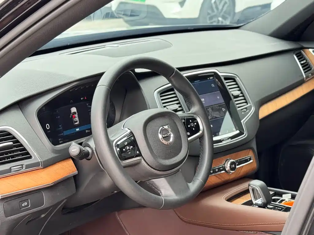 Volvo XC90 2024 B5 Luxury 5 мест