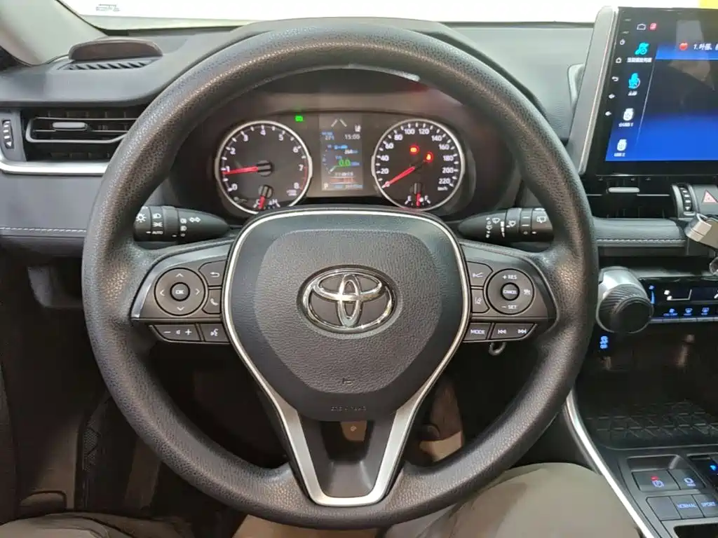 Toyota RAV4 — миниатюра 11
