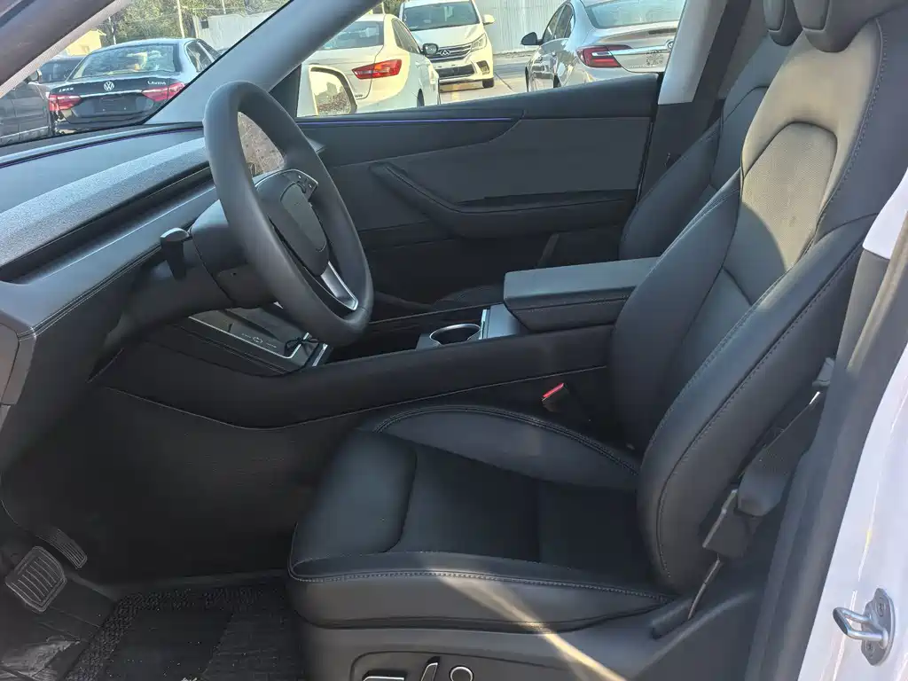 Tesla Model Y — миниатюра 4