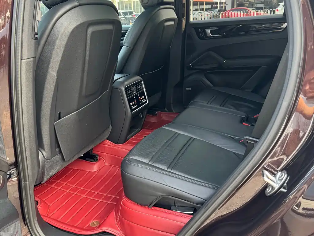 Porsche Cayenne — миниатюра 6