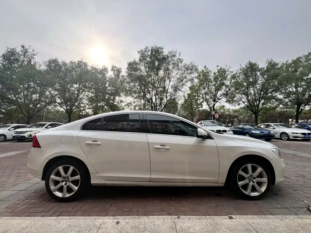 Volvo S60 — миниатюра 5