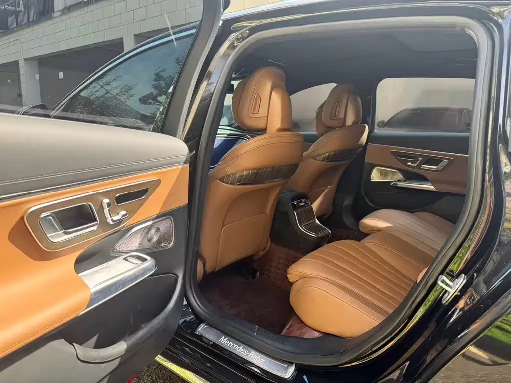 Mercedes-Benz E-Class — миниатюра 6