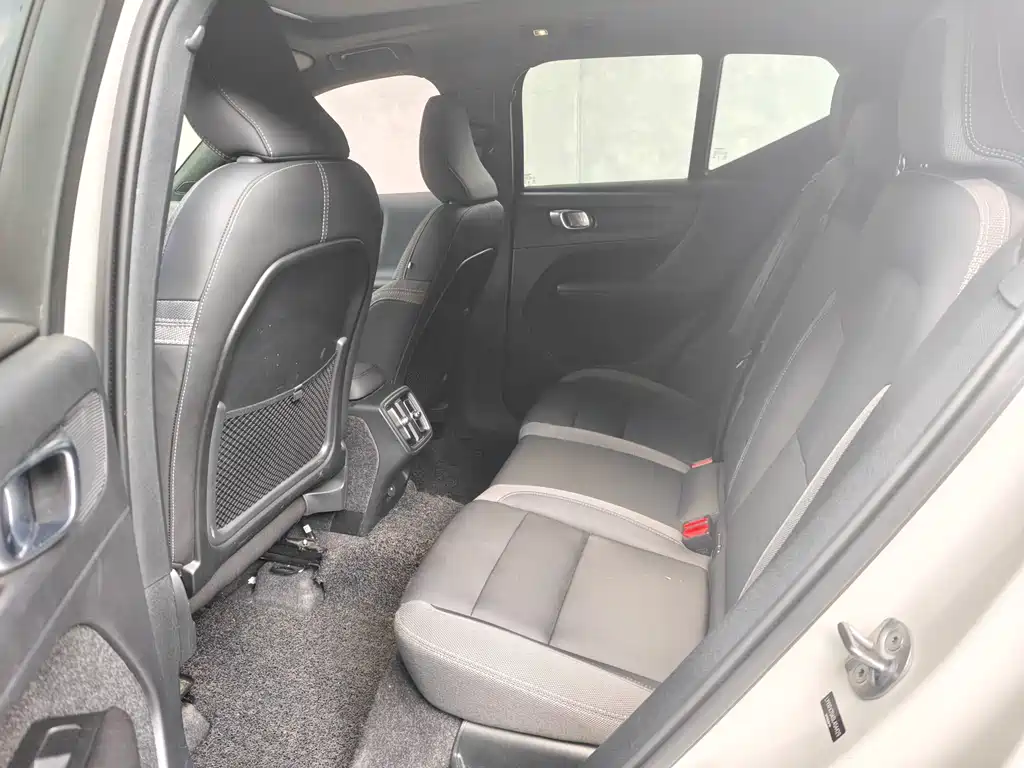 Volvo XC40 — миниатюра 8