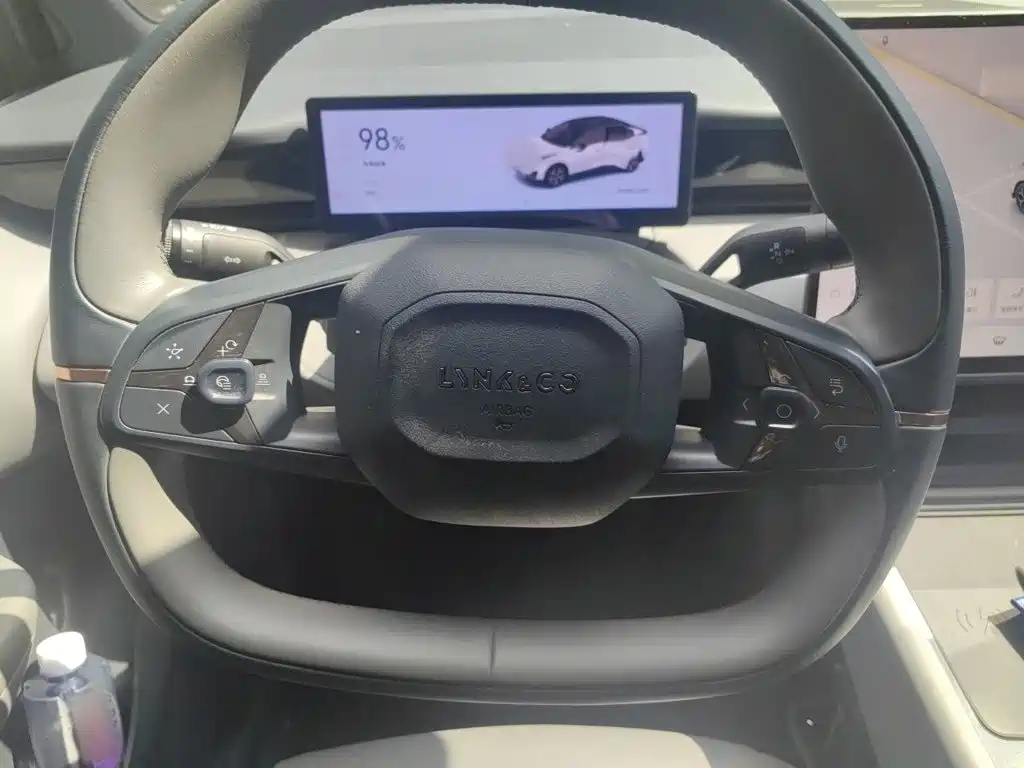 Lynk & Co Z20 — миниатюра 3