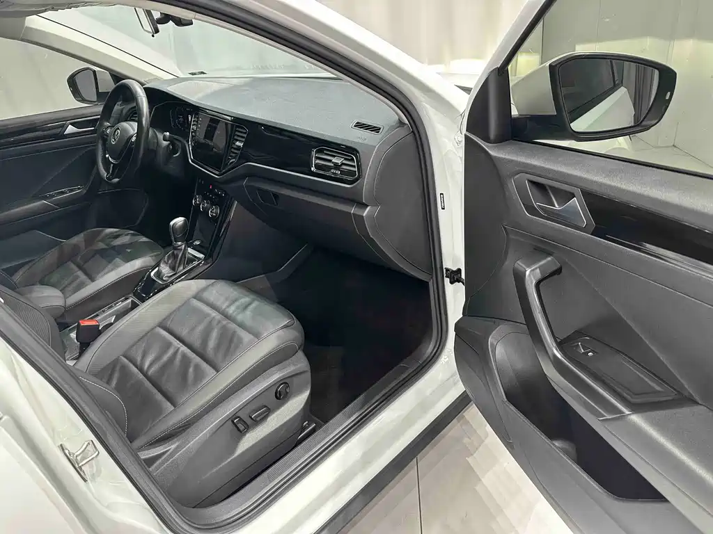 Volkswagen T-Roc — миниатюра 19