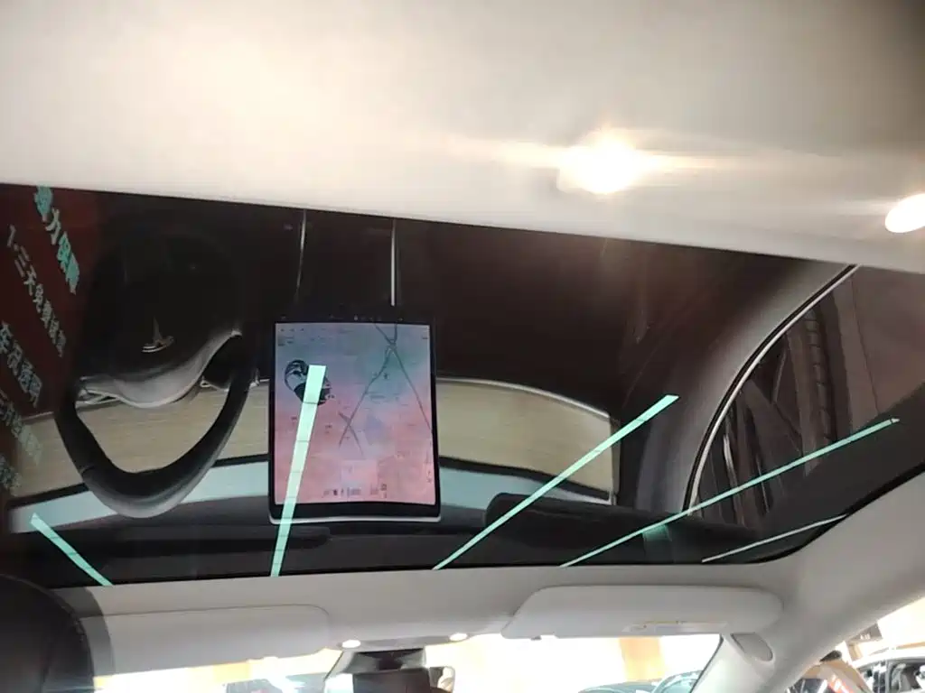 Tesla Model 3 — миниатюра 18
