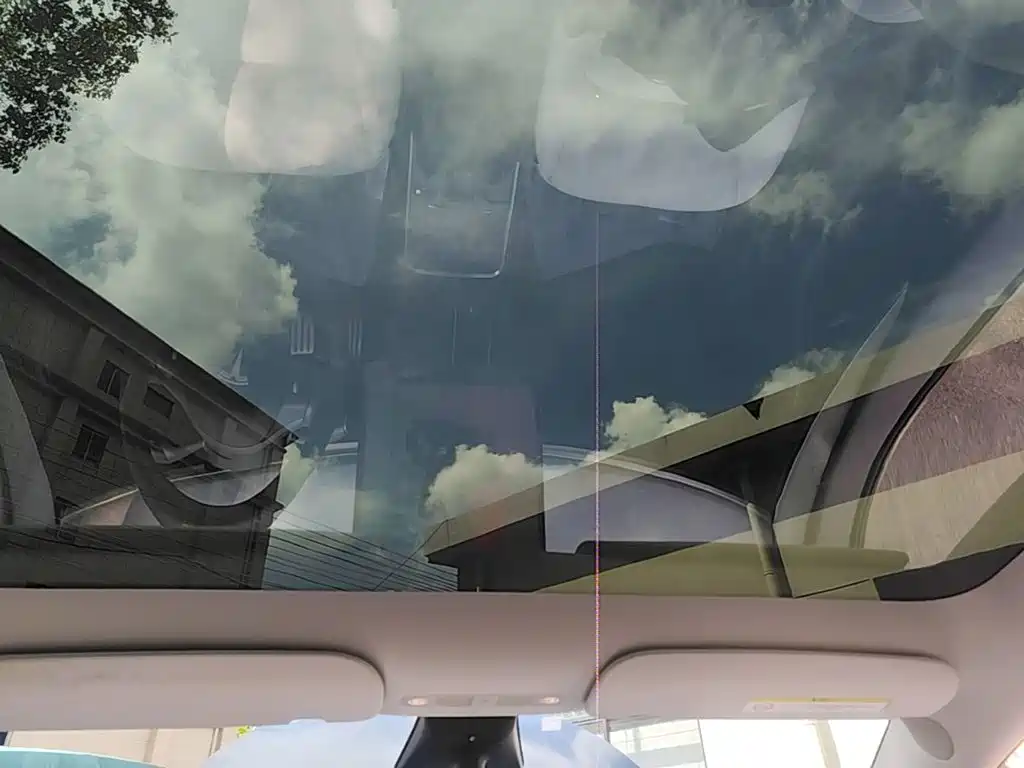 Tesla Model Y — миниатюра 18