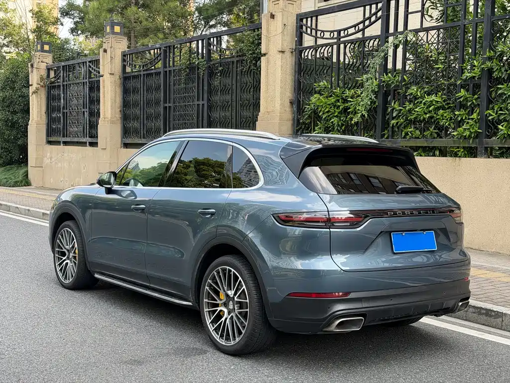 Porsche Cayenne — миниатюра 9