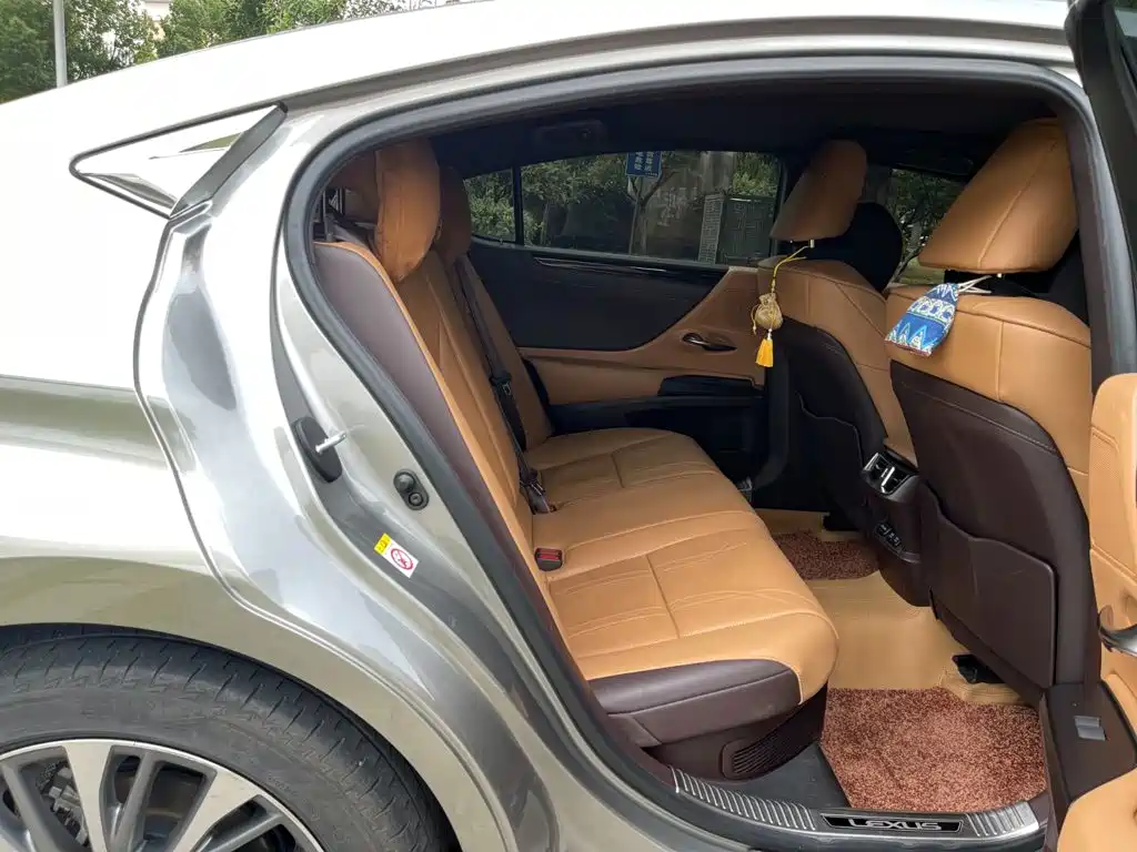 Lexus ES — миниатюра 16