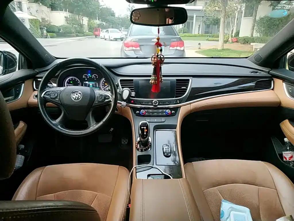 Buick LaCrosse — миниатюра 10
