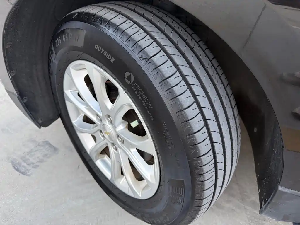 Chevrolet Equinox — миниатюра 11