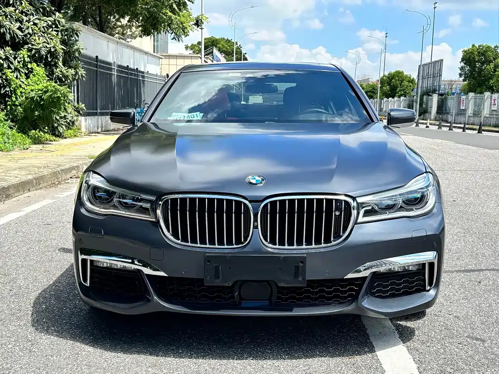 BMW 7 Series — миниатюра 2
