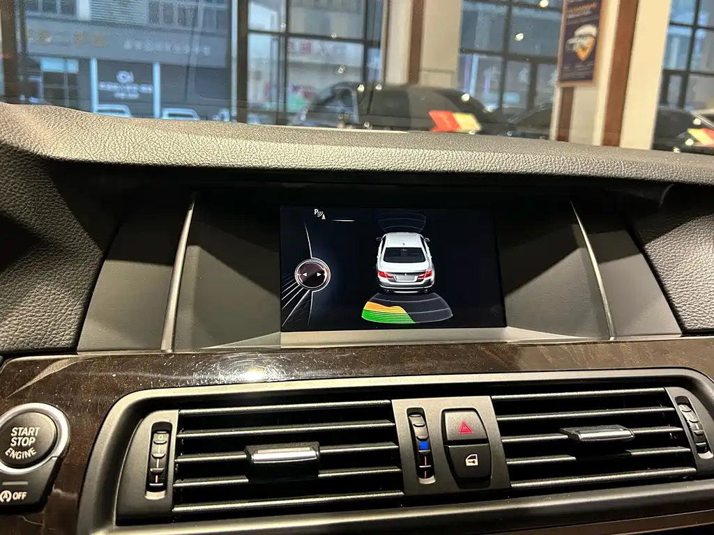 BMW 5 Series — миниатюра 17