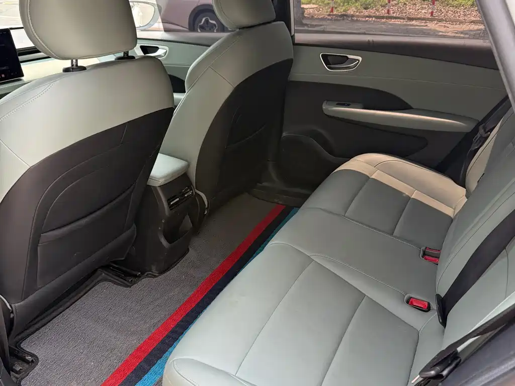 Roewe D6 2025 450km