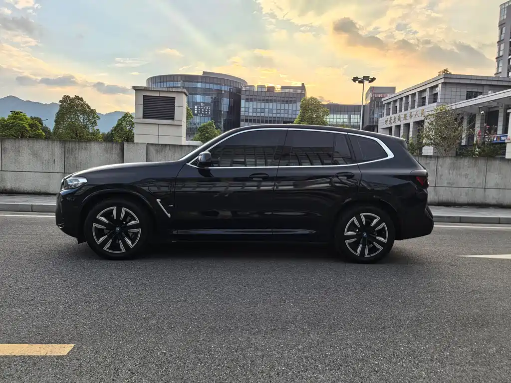 BMW iX3 — миниатюра 15