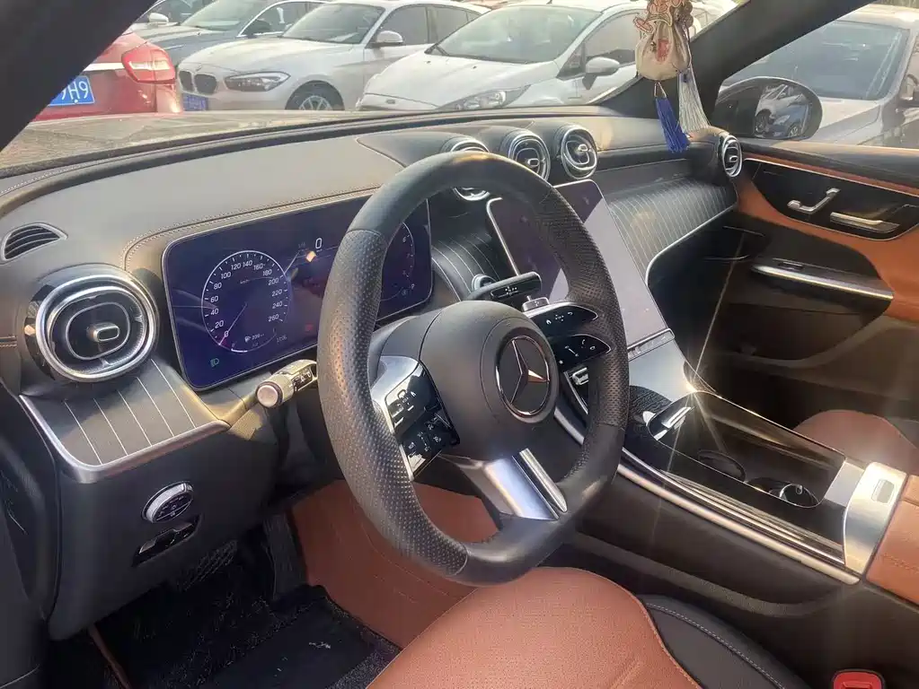 Mercedes-Benz GLC 2023 GLC 260 L 4MATIC Luxury 5 мест