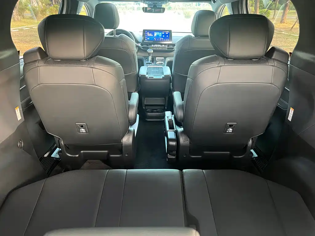 Toyota Sienna — миниатюра 19