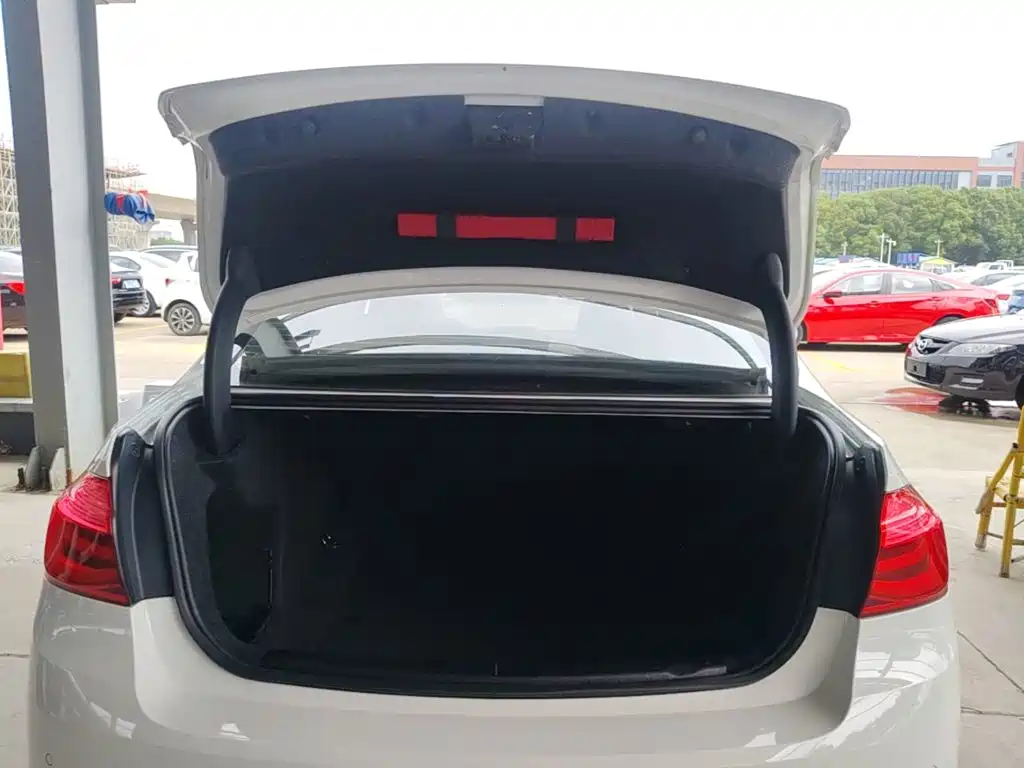 BMW 3 Series — миниатюра 19