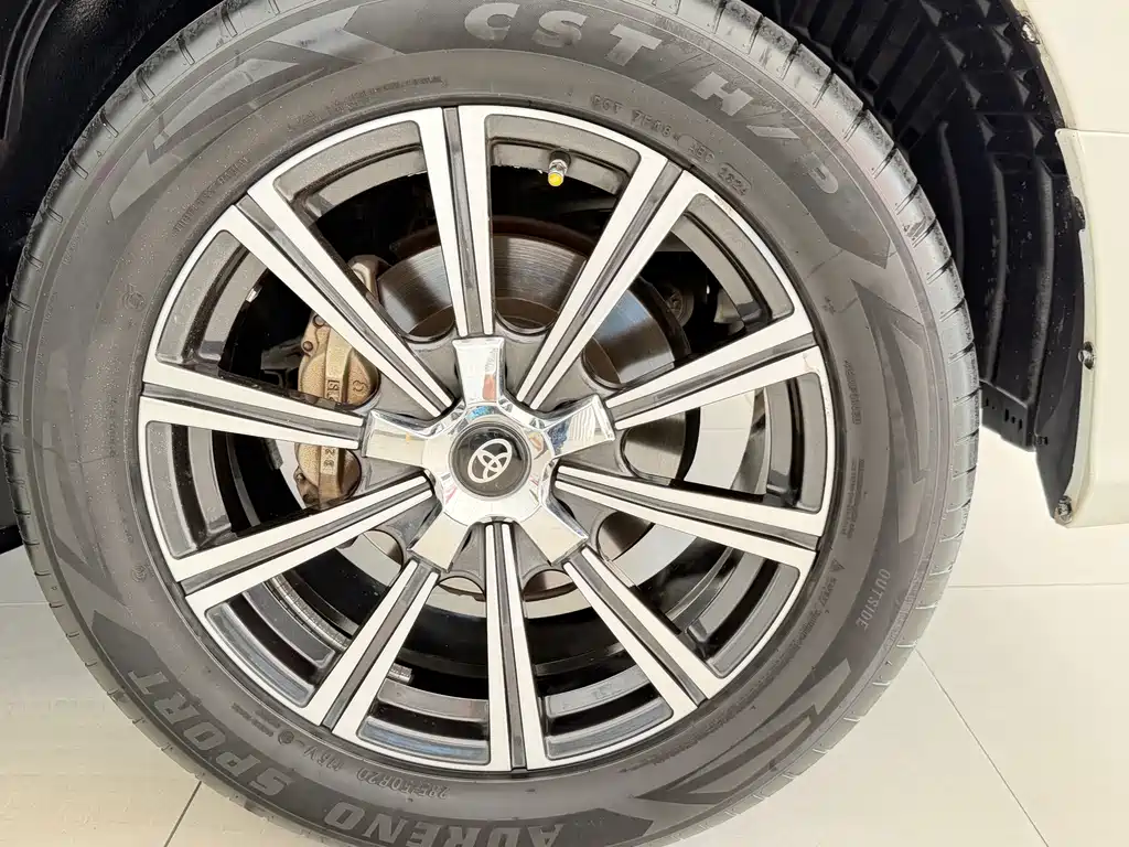 Toyota Land Cruiser — миниатюра 13