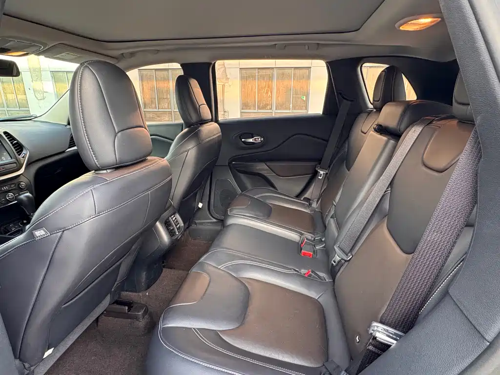 Jeep Cherokee — миниатюра 9