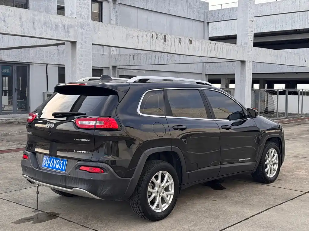 Jeep Cherokee — миниатюра 19