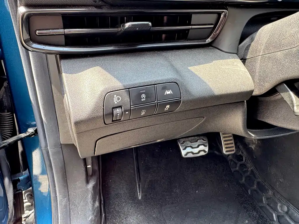 Hyundai Elantra — миниатюра 12
