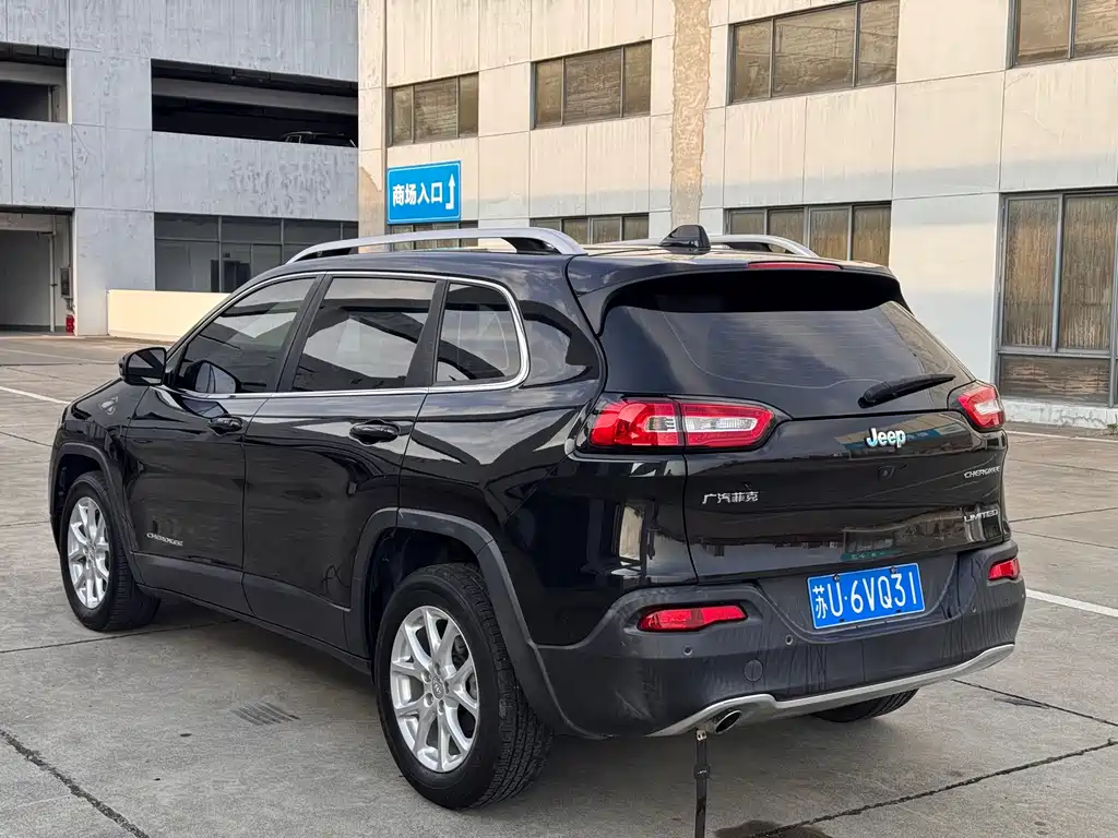 Jeep Cherokee — миниатюра 17