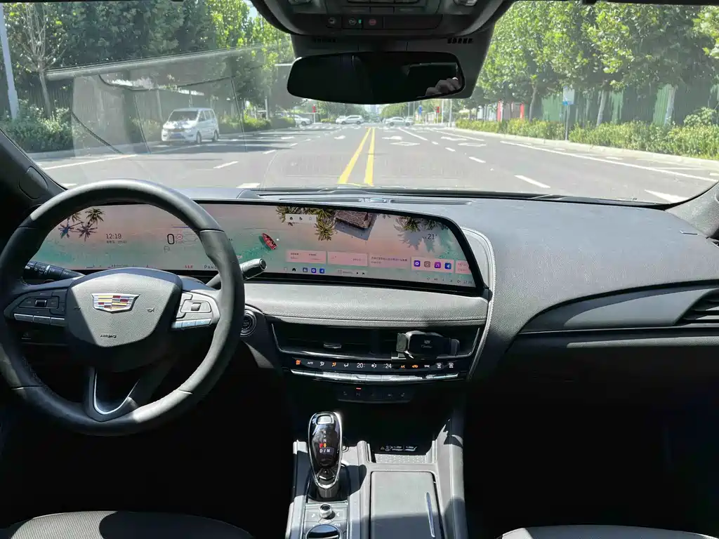 Cadillac CT5 — миниатюра 12