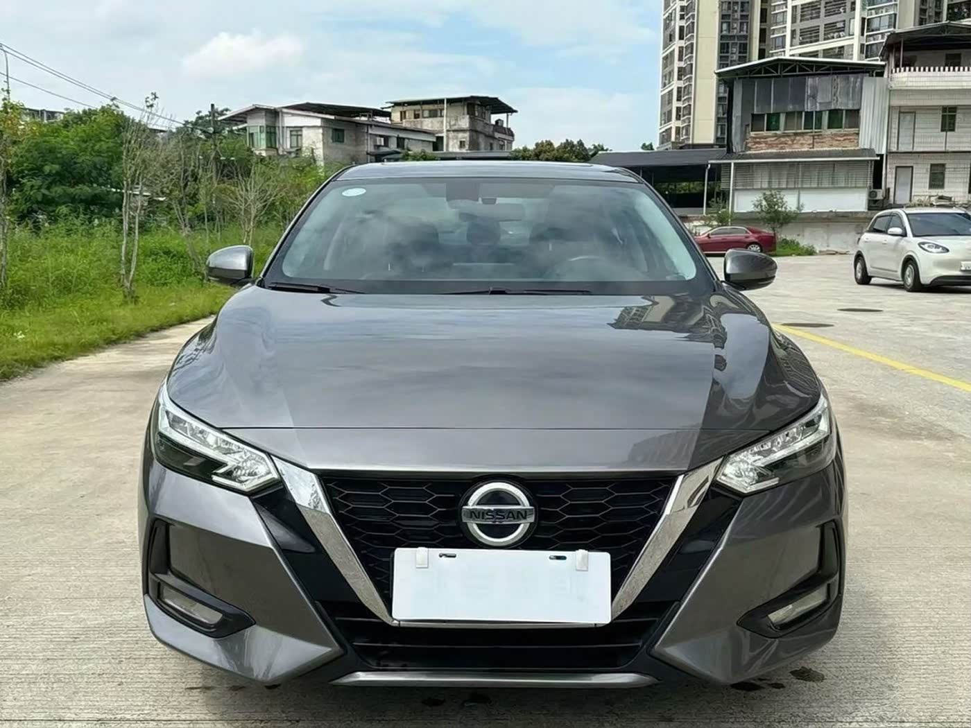 Nissan Sylphy 1.6 л 2021 г. Серебристо-серый, пробег 46000 км